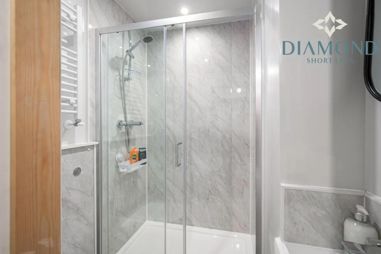 Сasa de vacaciones Brand New Luxury 3 Bedroom 2 Bathrooms With Patio With Secure Parking Dundee