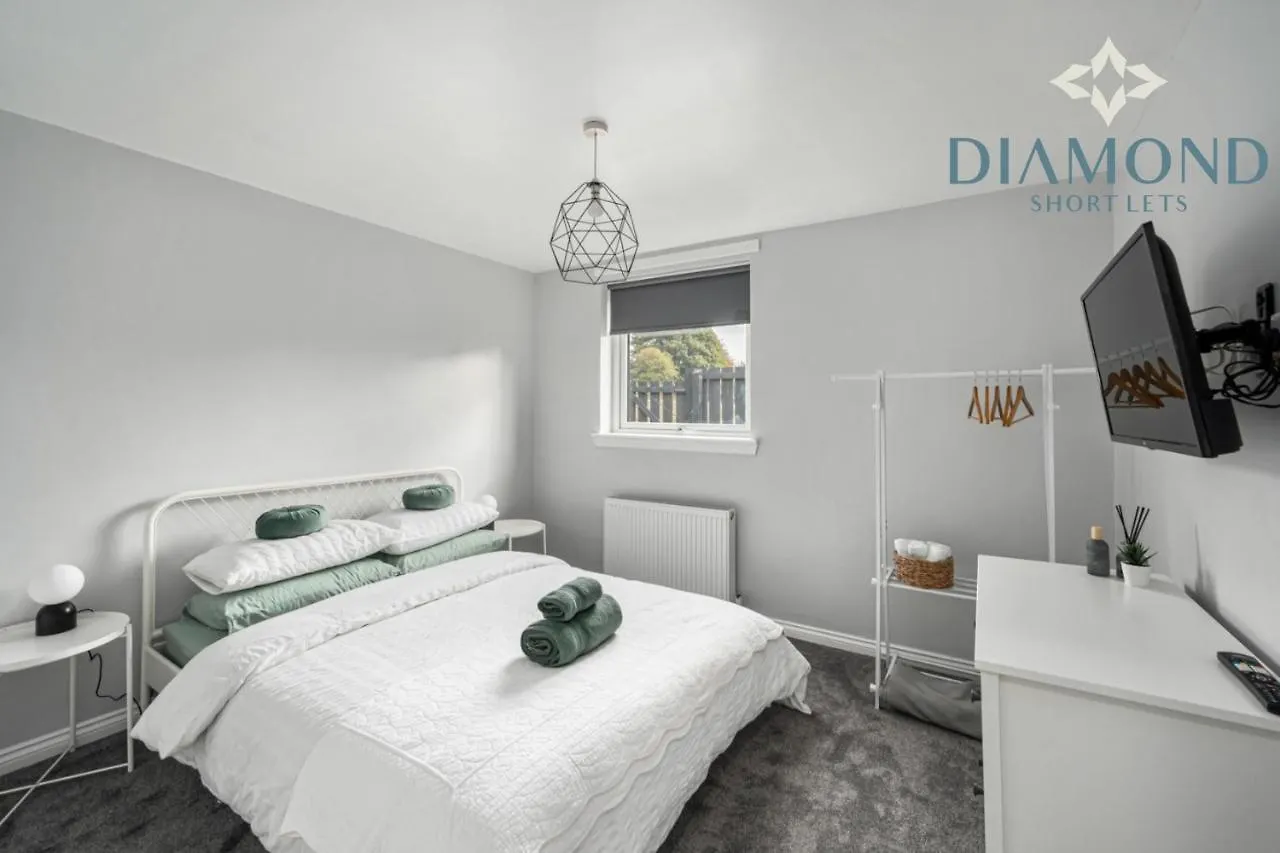 Brand New Luxury 3 Bedroom 2 Bathrooms With Patio With Secure Parking Dundee