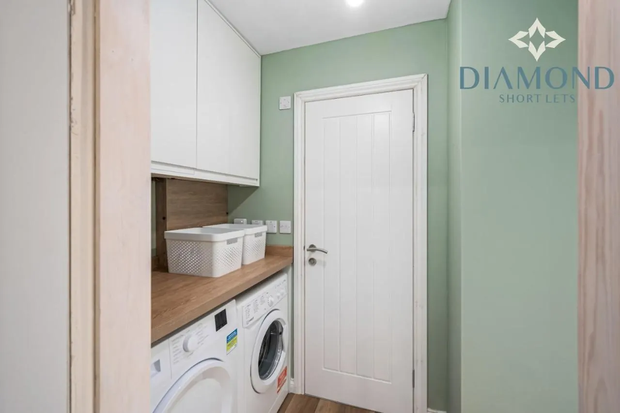 Brand New Luxury 3 Bedroom 2 Bathrooms With Patio With Secure Parking Dundee Reino Unido