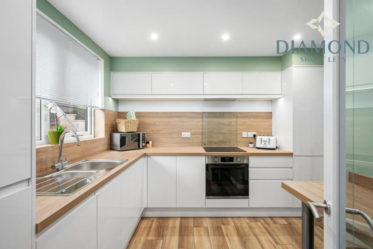 Brand New Luxury 3 Bedroom 2 Bathrooms With Patio With Secure Parking Dundee Reino Unido